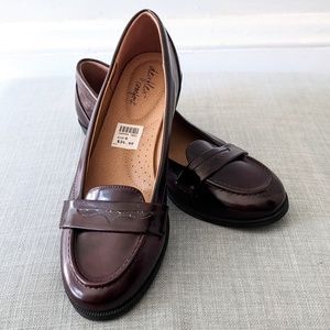 Oxblood Dexflex loafers, size 9